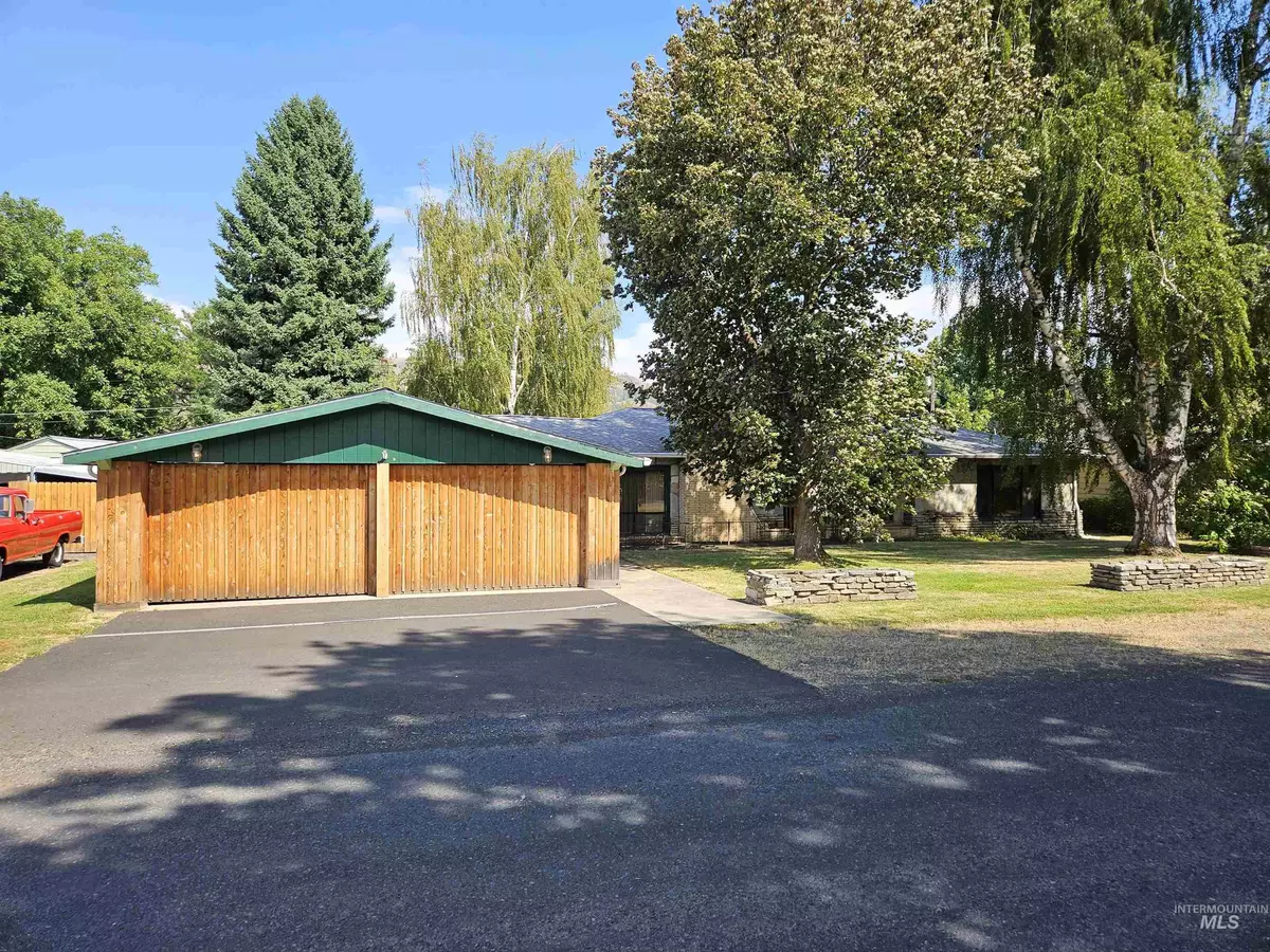 Kamiah, ID 83536,613 Oak Street