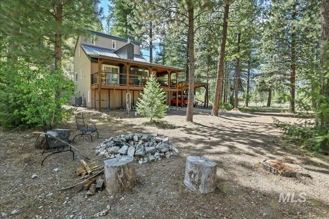 Featherville, ID 83647,1471 E Pine Creek Rd