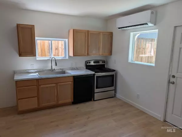 Homedale, ID 83628,411 W California