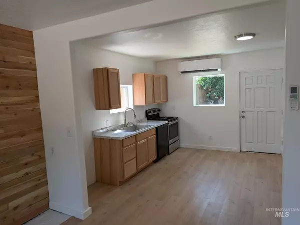 Homedale, ID 83628,411 W California