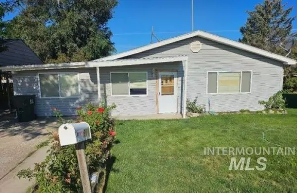 211 Randolph Ave, Melba, ID 83641