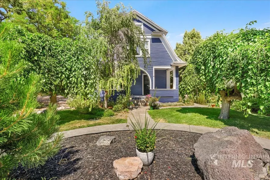 207 8th Ave E, Twin Falls, ID 83301