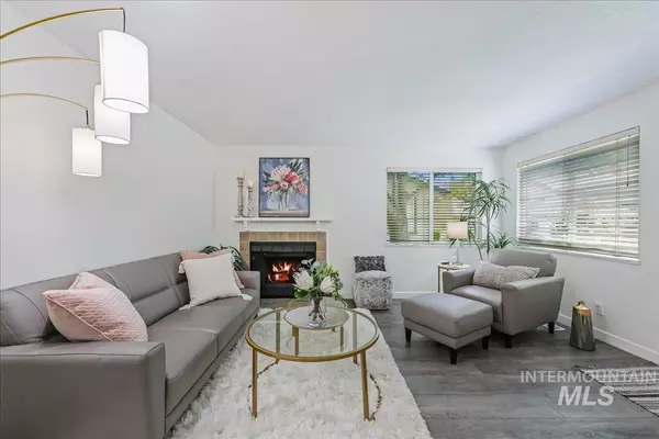 Boise, ID 83706,476 E Chester Ln