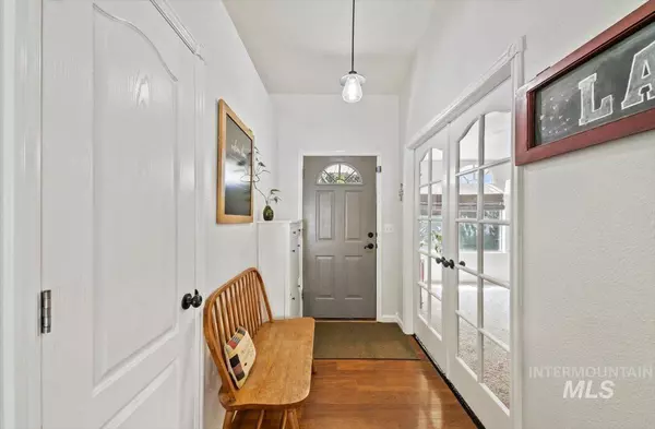 Meridian, ID 83642,464 W Pack Ave