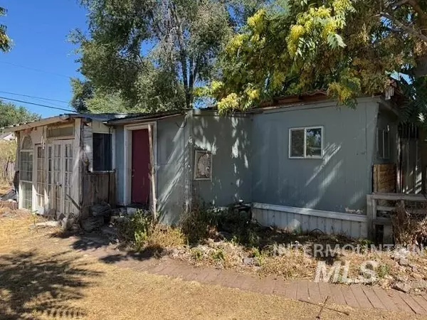 727 NW 1st St, Ontario, OR 97914