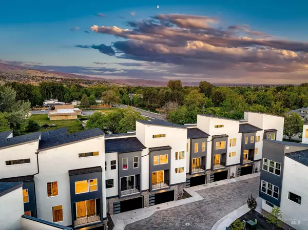 Boise, ID 83706,2037 S Makar Ln