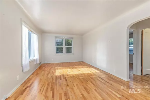 Nampa, ID 83686,703 S Chestnut St.