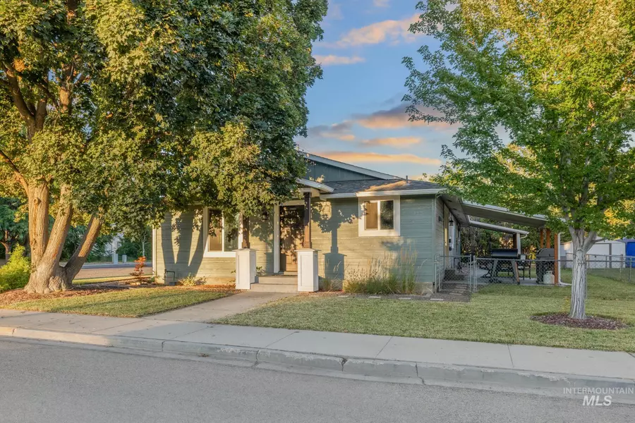 110 S S Pine St, Emmett, ID 83617-3345