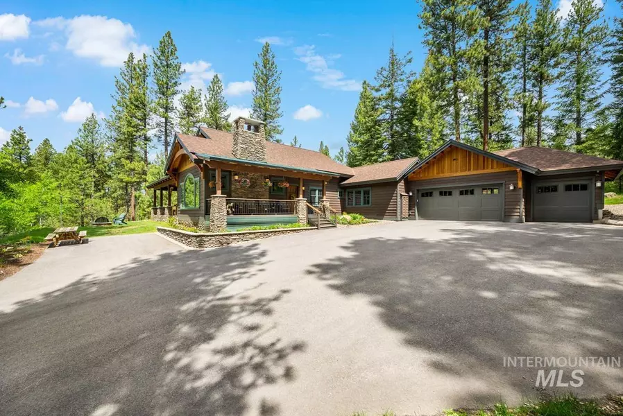 1460 Crown Point Parkway, Cascade, ID 83611