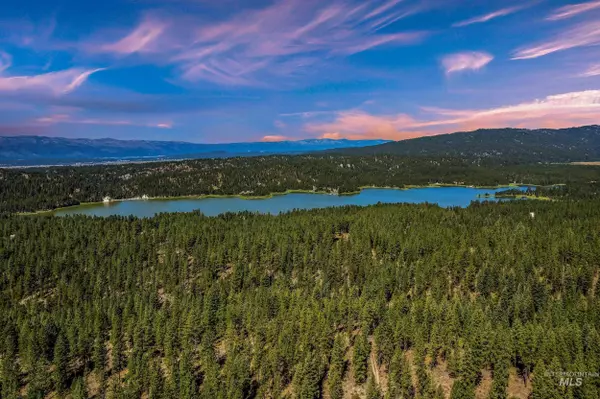 150 Pointes Road, Cascade, ID 83611