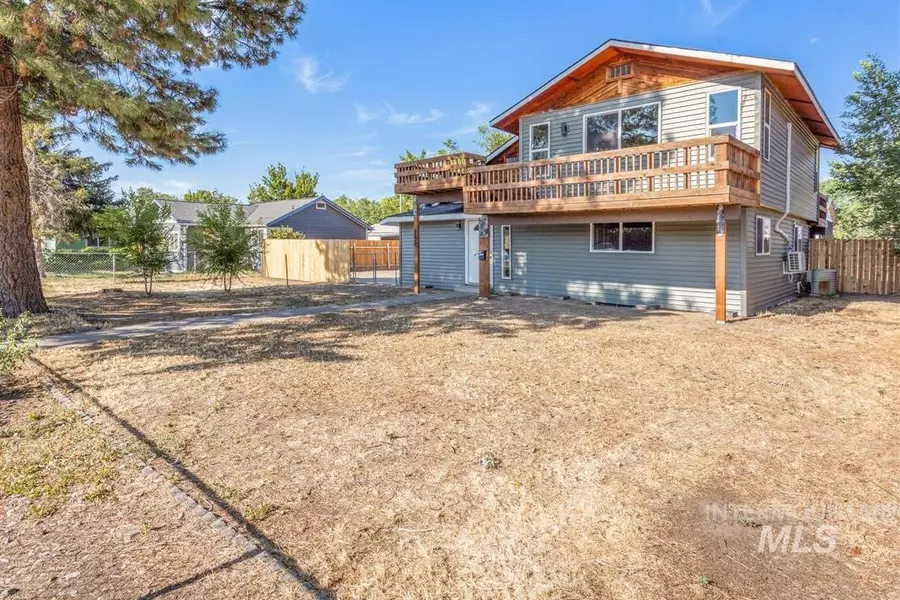 265 S 11th E, Mountain Home, ID 83647-3217