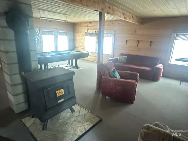 Warren, ID 83671,419 E Main St