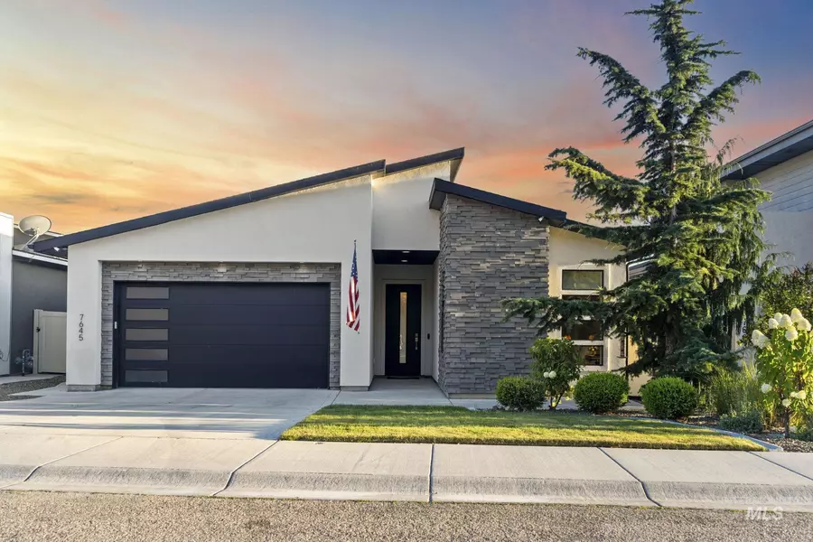 7645 W Hill Rd, Boise, ID 83714-2514