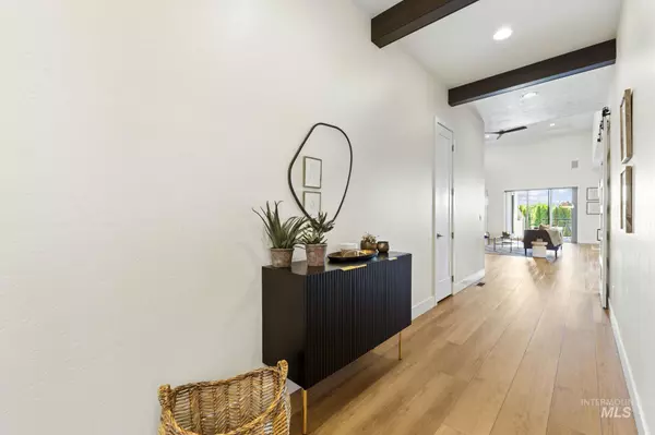 Boise, ID 83714-2514,7645 W Hill Rd