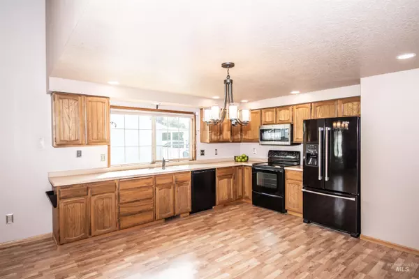 Nampa, ID 83686,122 Meadowbrook Drive