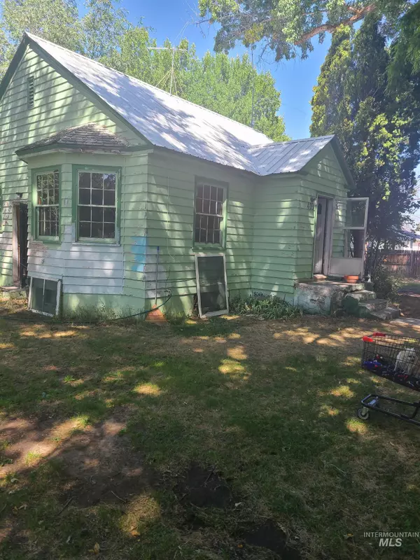 403 N Cherry St, Shoshone, ID 83352