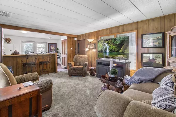 Cascade, ID 83611,211 S Idaho Street