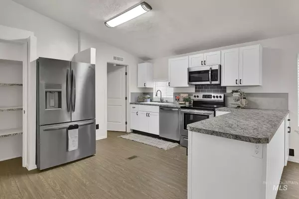 3249 W Cherry Ln, Boise, ID 83705