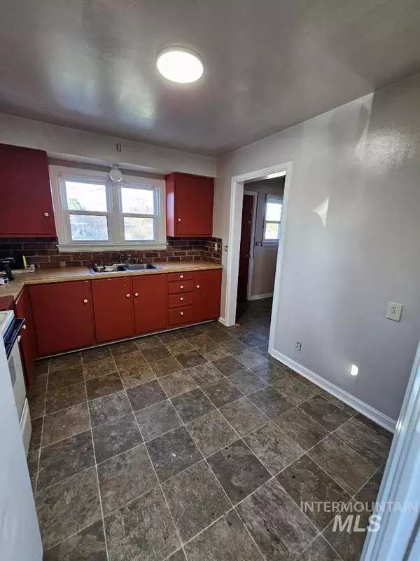 Boise, ID 83706,5706 W Freemont St