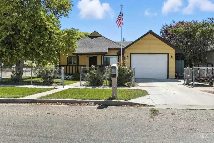 128 12th Ave N, Nampa, ID 83687-3952