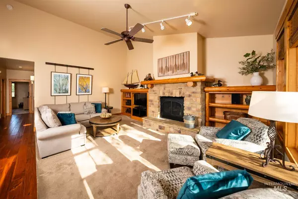 1371 Hearthstone Ct, Mccall, ID 83638