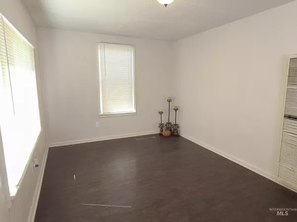 Payette, ID 83661,811 8th Ave N