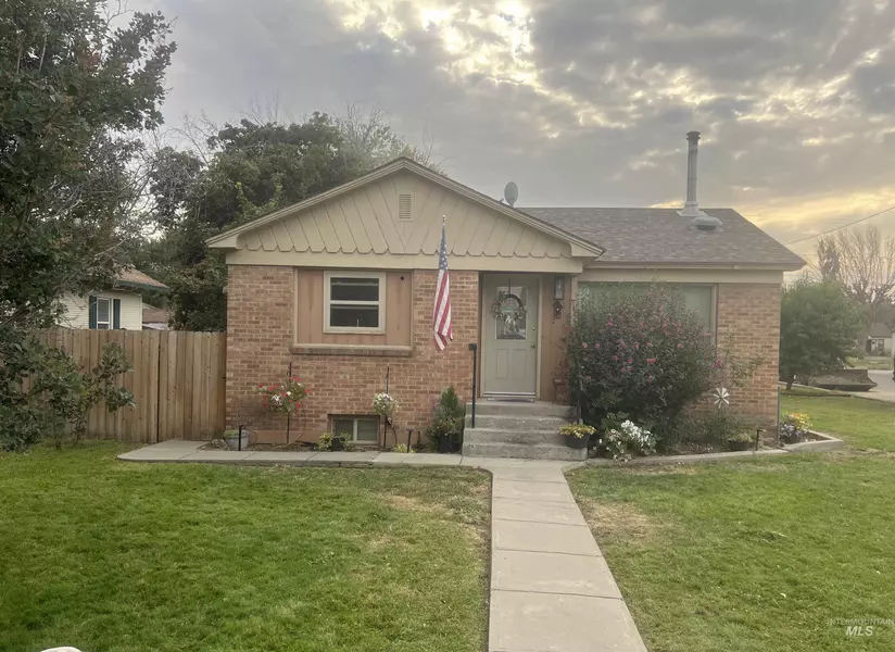 1203 Idaho Street, Gooding, ID 83330-9999