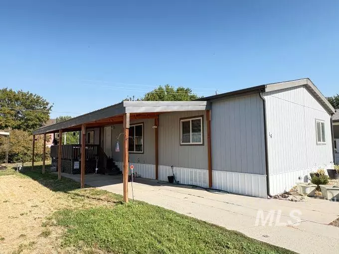 100 NW 16th St #16, Fruitland, ID 83619