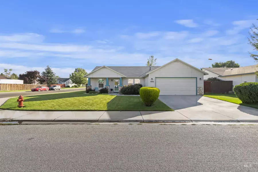 1982 N Duck Hawk Ave, Kuna, ID 83634