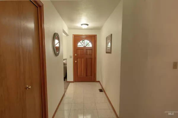 Eagle, ID 83616,419 N Crestview Place