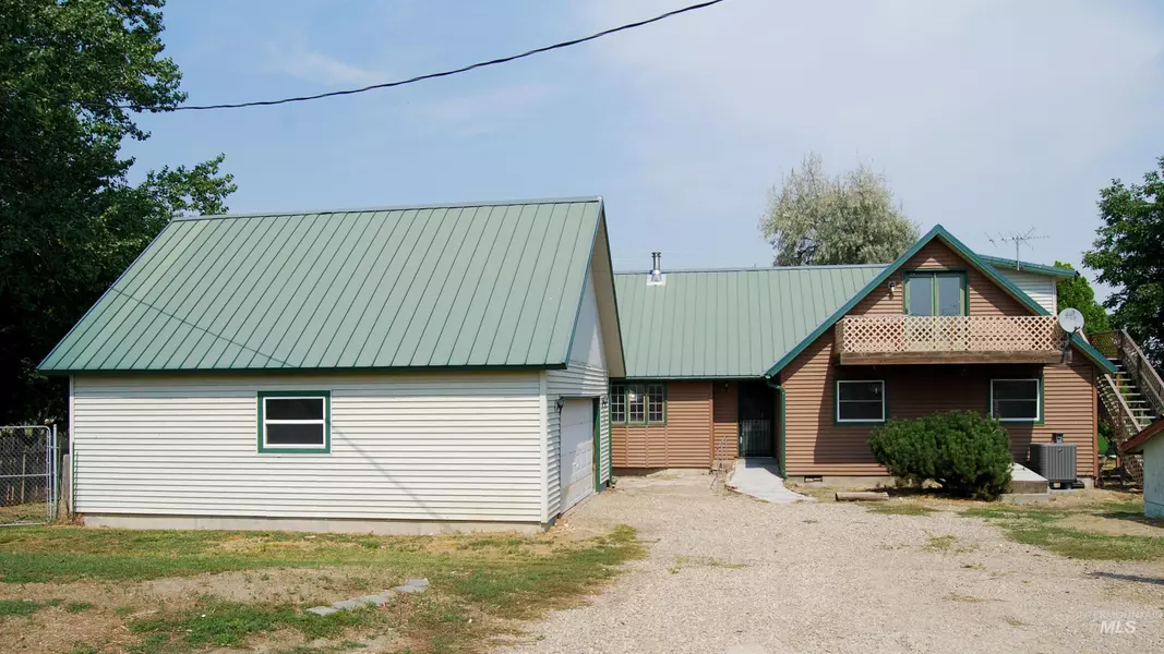 3787 SW 2nd Ave., New Plymouth, ID 83655-5160