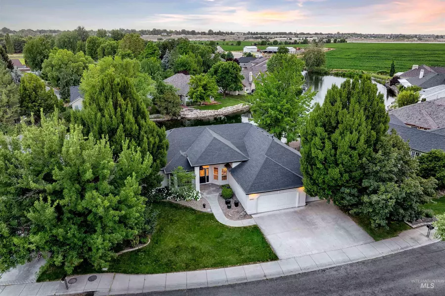 8951 W Duck Lake Dr, Garden City, ID 83714