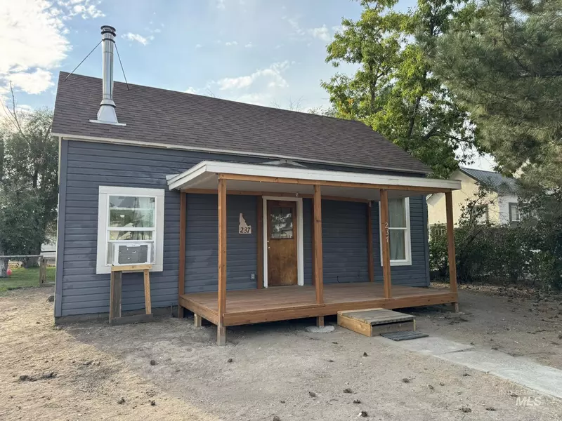 237 Wyoming Street, Gooding, ID 83330