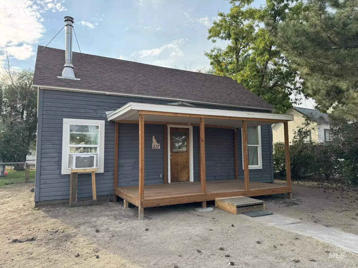 Gooding, ID 83330,237 Wyoming Street