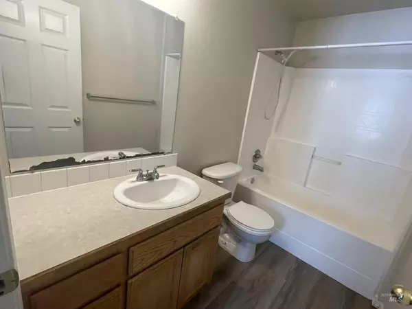 Boise, ID 83704,158 N Seafury Ln Apt 201