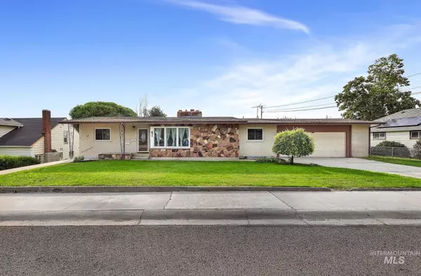 61 S Canyon St, Nampa, ID 83651