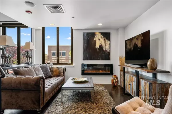 Boise, ID 83706,2399 E Riverwalk Dr.