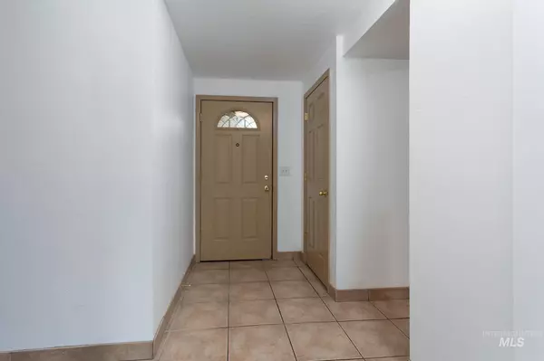 Nampa, ID 83686,311 W Dooley Ln