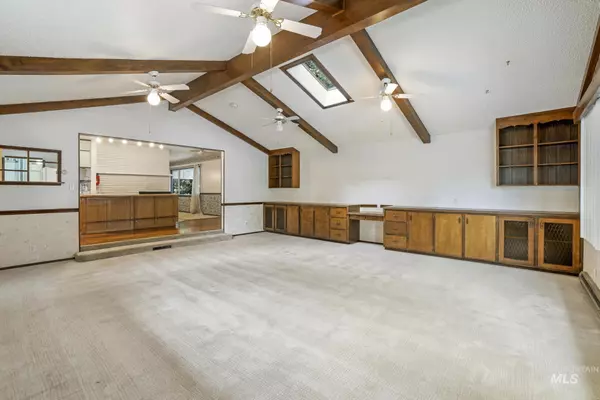 Twin Falls, ID 83301,2431 Falls Ave E