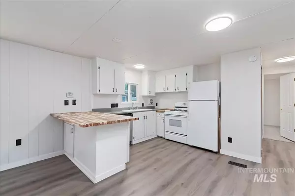 Boise, ID 83714,10601 Horseshoe Bend Rd