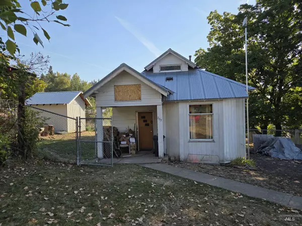 702 Idaho Street, Deary, ID 83823