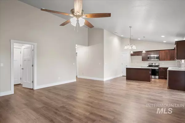 Melba, ID 83641,103 Mathew Court