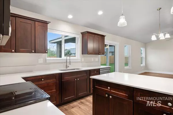 Melba, ID 83641,103 Mathew Court