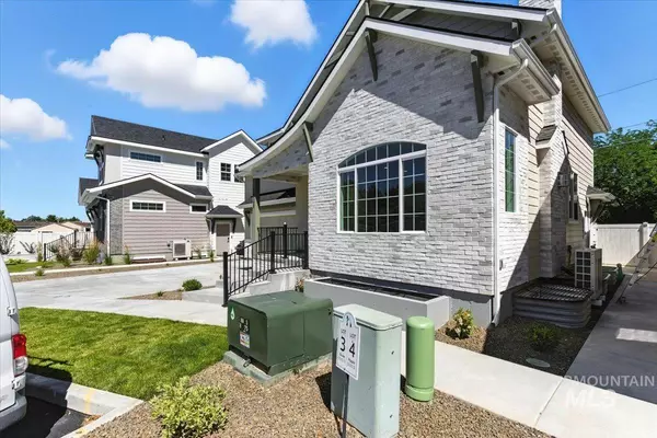 Boise, ID 83704,10105 W Mcmillan & 10107 Mcmillan (Adu)