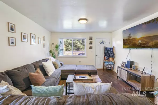 Buhl, ID 83316,4219 N 1400 E