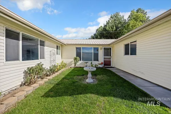 Hagerman, ID 83332,3 Silverado