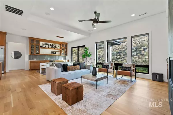 Boise, ID 83702,1235 E Highland View Dr