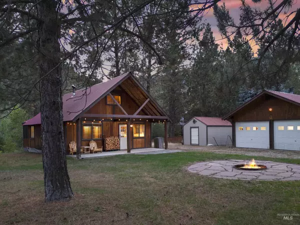 14 Coyote Ln, Garden Valley, ID 83622-6006