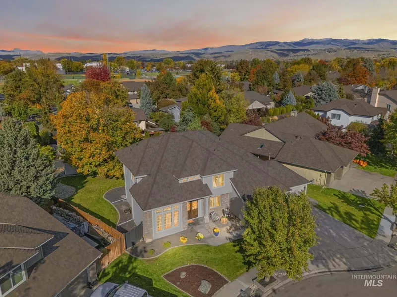 8050 W Innsbrook Ct, Boise, ID 83704