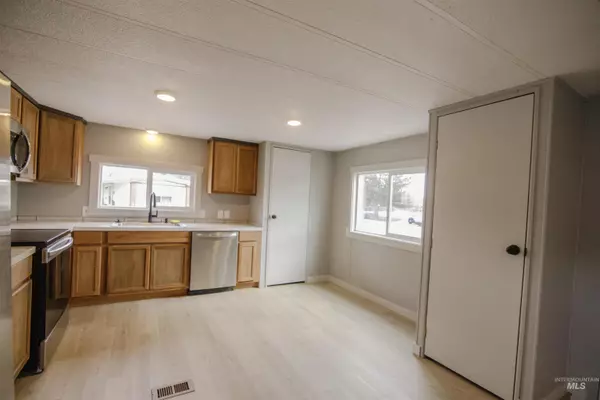 Boise, ID 83714,5285 N Glen